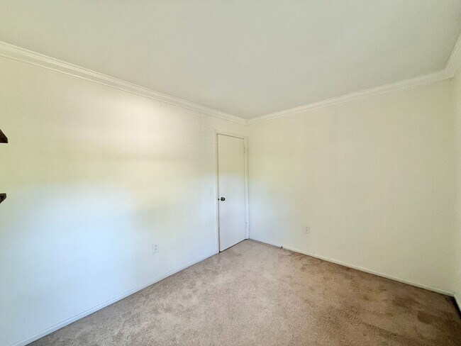 Building Photo - **OFFERING REFUNDABLE APPLICATION FEES & $150 MOVE IN PROMOTION** Terrific 3BD, 1.5BA North Ralei...