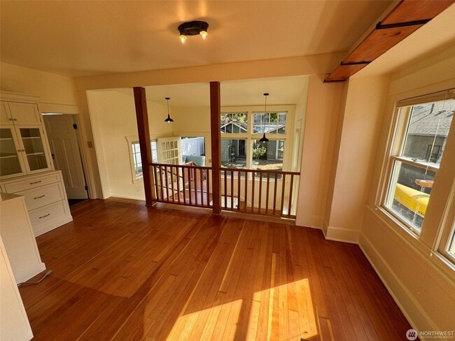 Building Photo - 3Bd/1.75Ba Seattle House