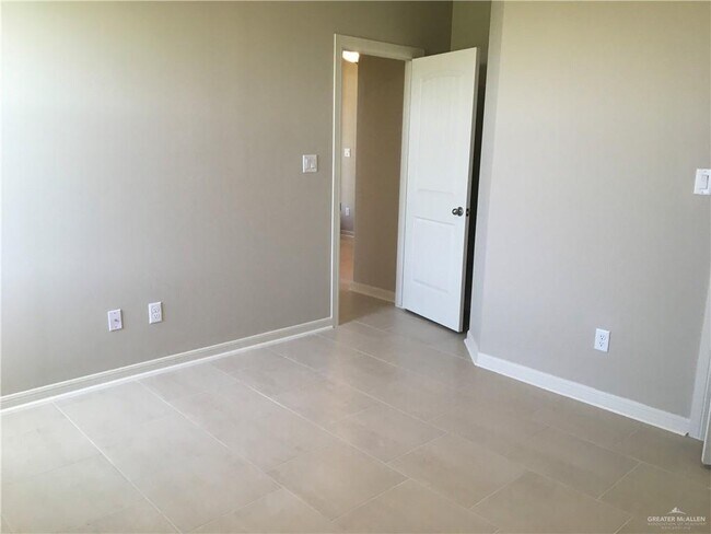 Building Photo - 20 Mylie Way
