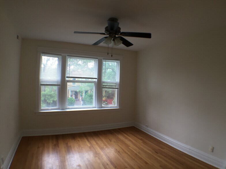 Building Photo - 1721 W Farragut Ave