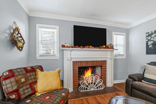 Building Photo - 805 W Ash St