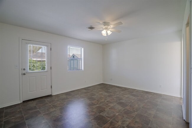 Building Photo - Home With 2 En-Suite Bedrooms in Prescott Valley