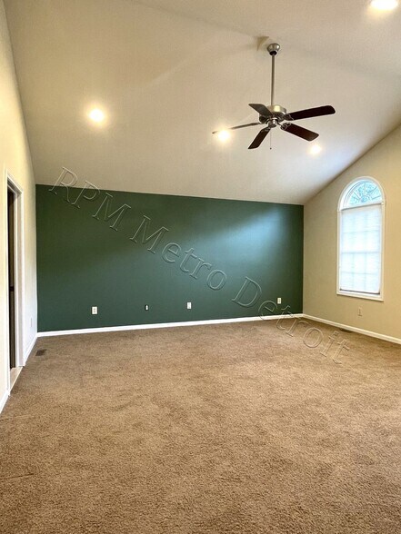 Building Photo - 186 Randall Dr