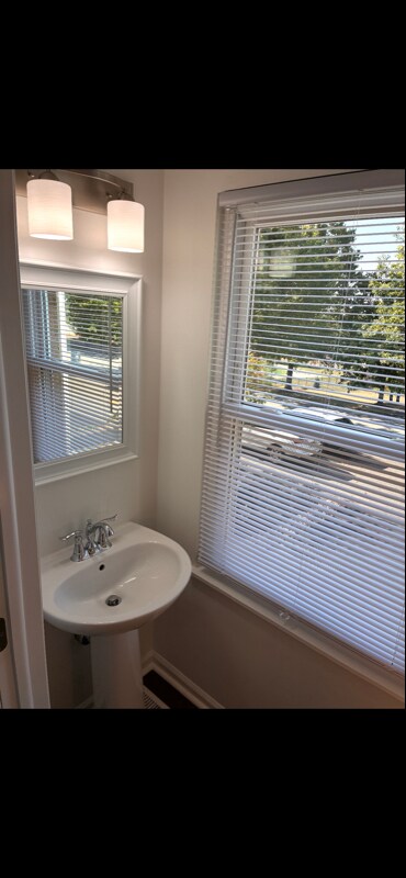 Building Photo - 802 Lexington Dr