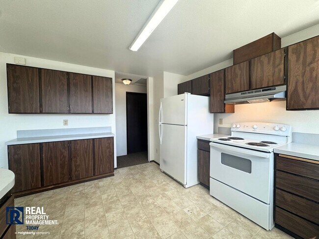 Building Photo - Charming 2 Bedroom! Stunning Views!