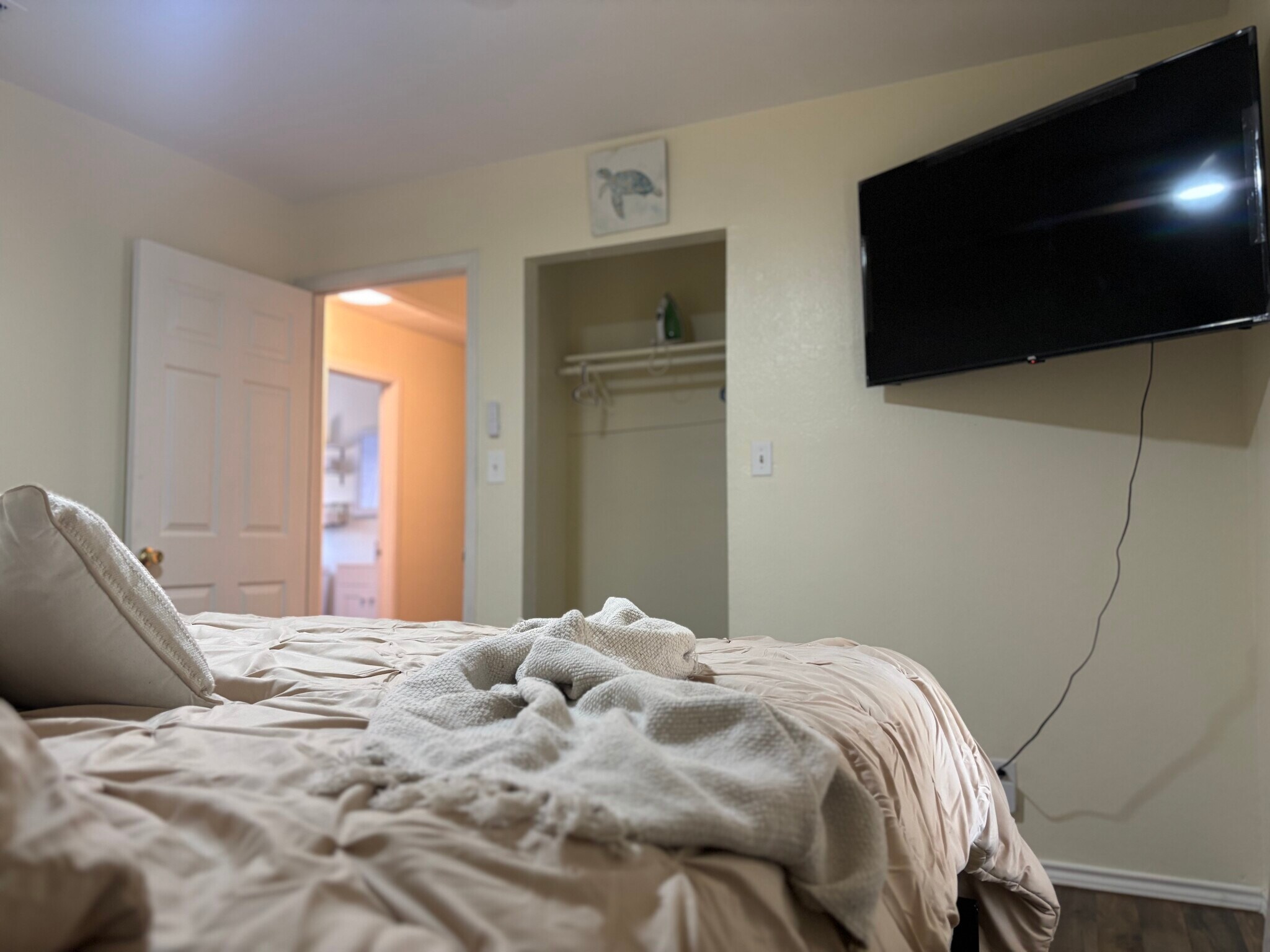 Room 2 - 4685 Boot Hill Dr