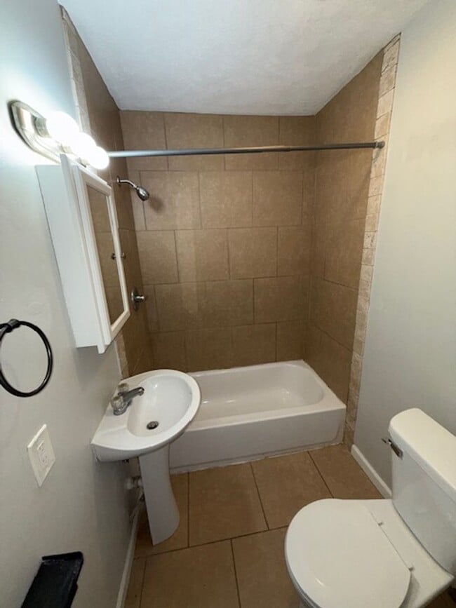 Building Photo - 928 Negley Ave