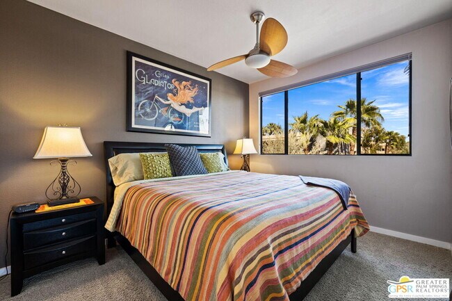 Building Photo - 930 E Palm Canyon Dr