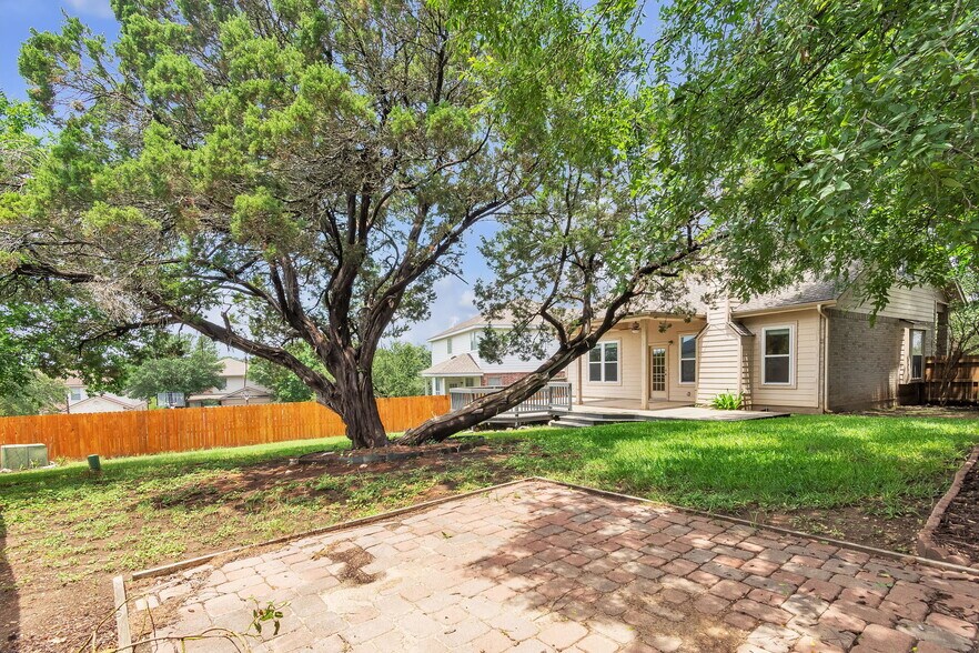 Building Photo - 21539 Encino Lookout