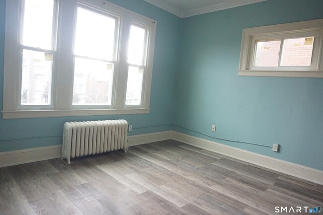 Building Photo - 472 Prospect Ave
