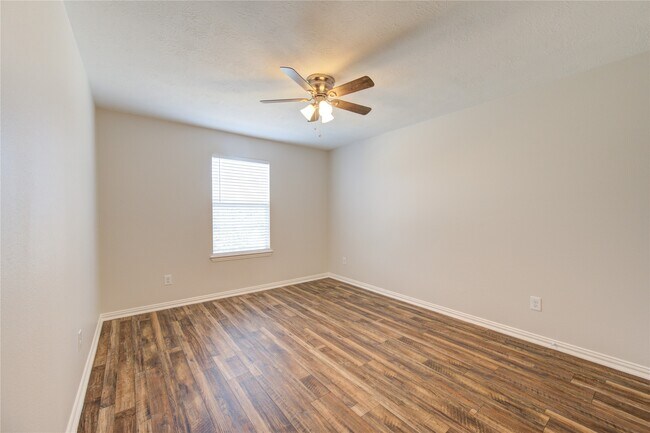 Building Photo - 24615 Lakecrest Bend Dr