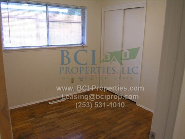 Building Photo - 7440 S Pine St