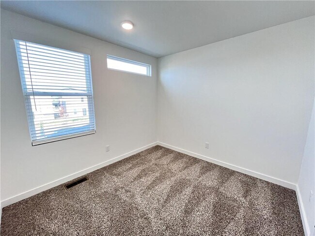 Building Photo - 841 Reading RR Ln