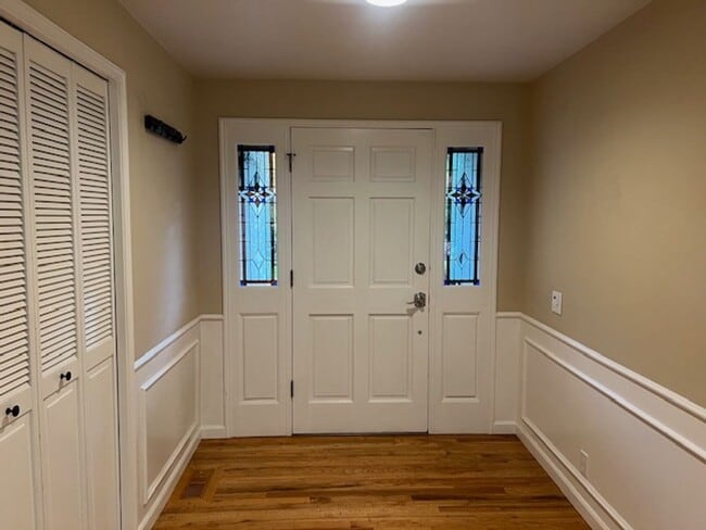 Building Photo - Highly desirable Sammamish 3 bedroom, 3 bath 1970asf.