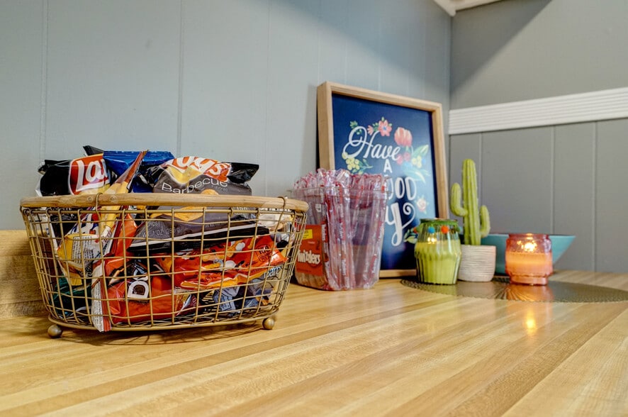 Building Photo - 9137 Hibben Ave