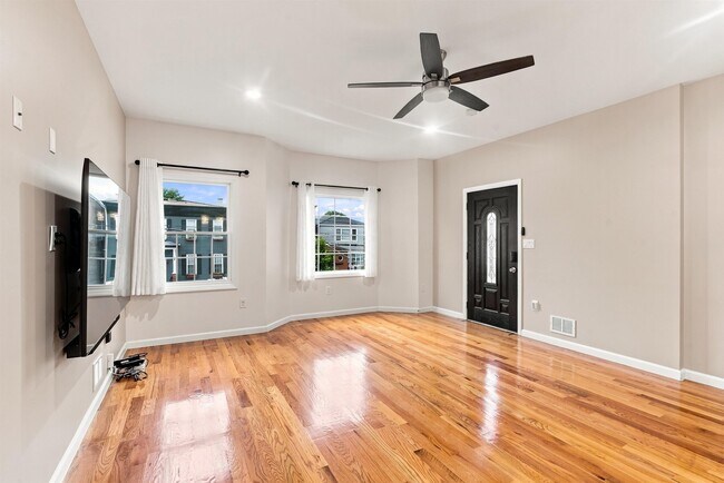 Building Photo - 88 Poplar St