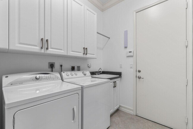Building Photo - 9039 Ribbons Ridge Point