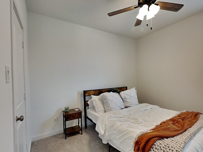 Building Photo - 2605 Conroe Rd