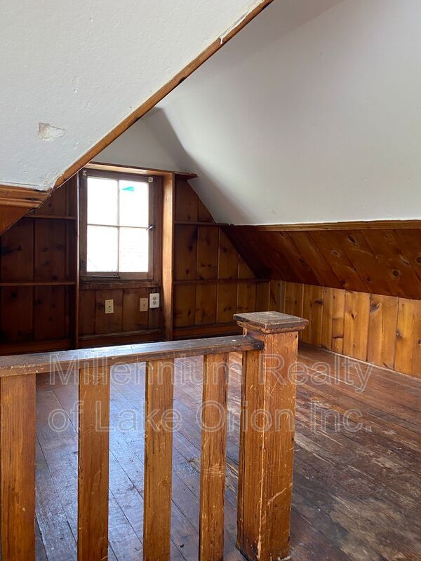 Building Photo - 638 Joslyn Ave