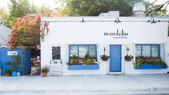 Building Photo - 231 NE 45th St