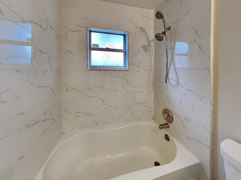 Building Photo - 2820 Abington Ave