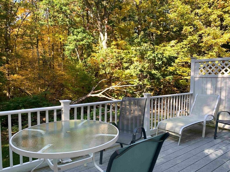 Building Photo - 22 River Bend Cir