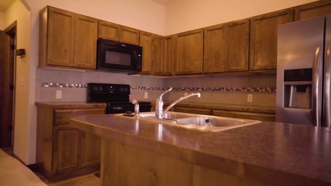 Building Photo - Spacious 3 bed, 2 Bath Wellington Home!