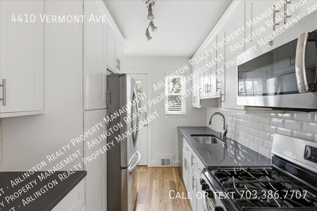 Building Photo - 4410 Vermont Ave