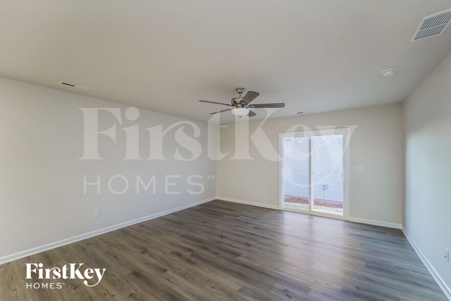 Building Photo - 388 Hollingswood Dr