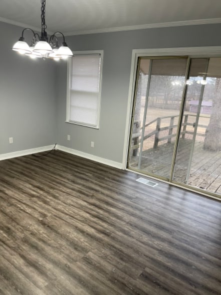 Building Photo - 2040 Alpine Dr