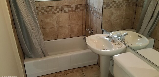 Building Photo - 5744 Elmer St