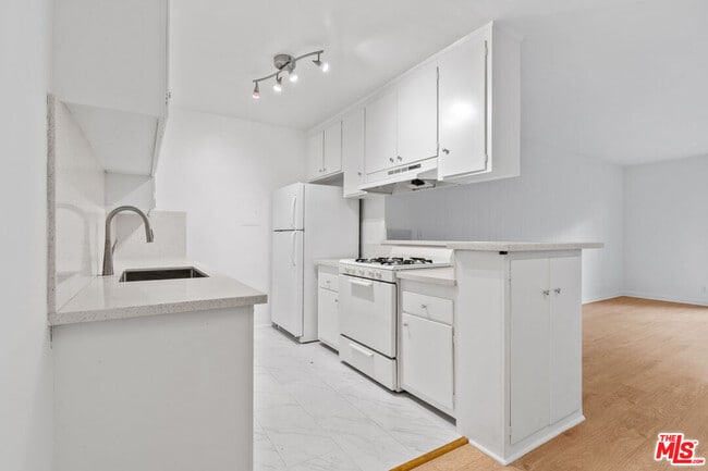 Building Photo - 7712 Pso Del Rey