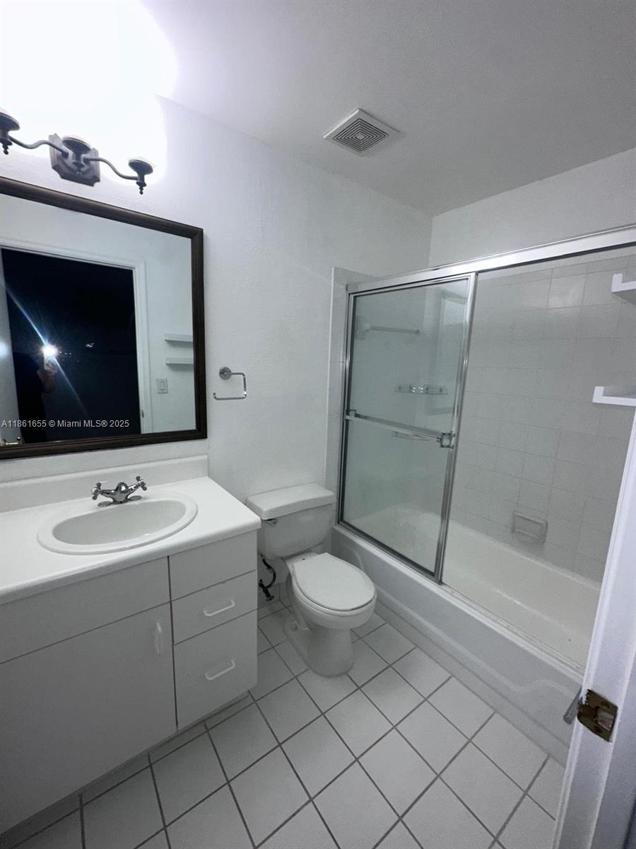 Building Photo - 991 Sevilla Cir