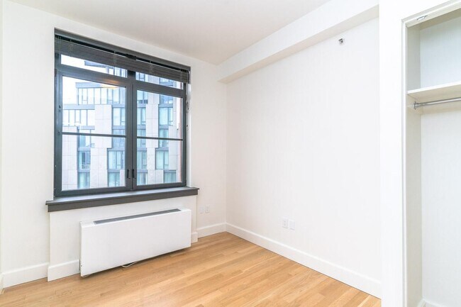 Building Photo - 487 Keap St