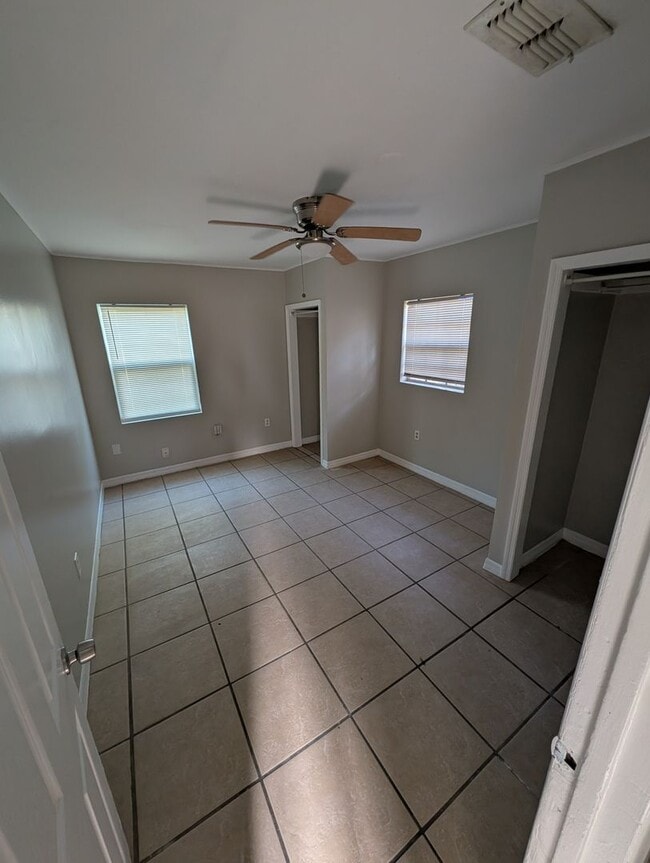 Building Photo - Newly Renovated 2BR Home in Jacksonville