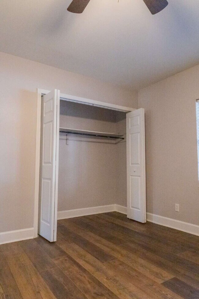 Building Photo - Newly Renovated 2 BR/1BA Luxury Apartment Home