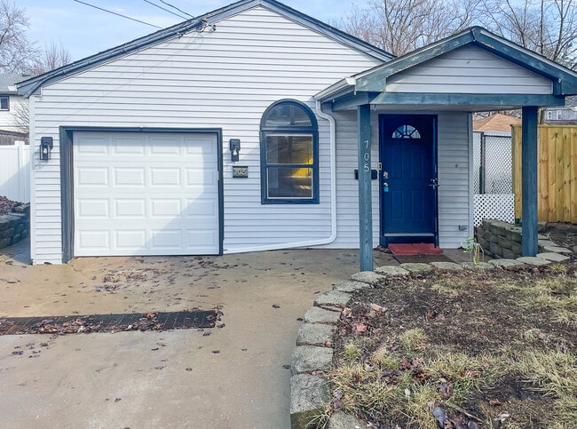 Building Photo - 705 State St