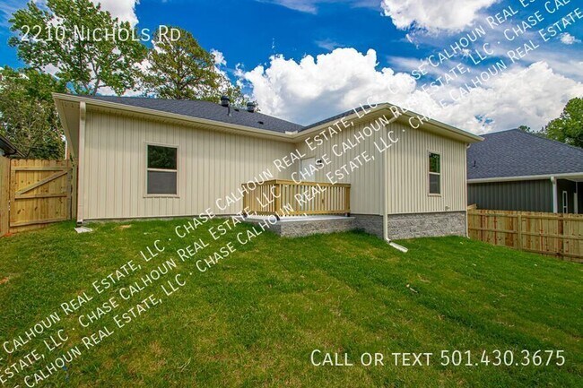 Building Photo - 2210 Nichols Rd