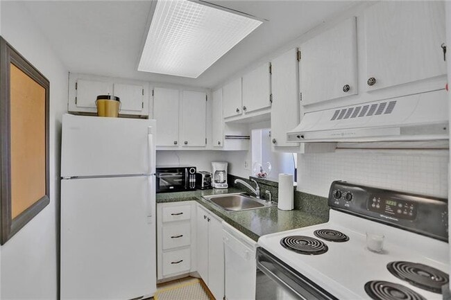 Building Photo - 101 N Birch Rd