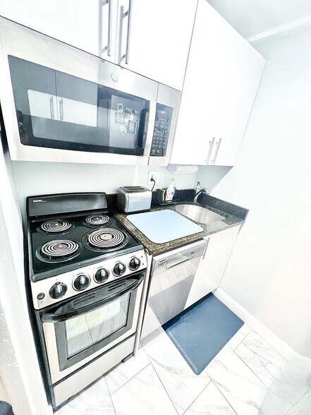 Building Photo - 2141 I St NW