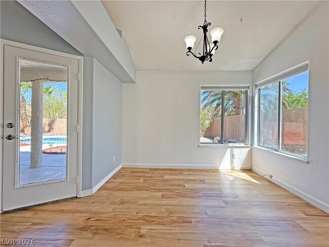 Building Photo - 2746 Sandalwood Ave