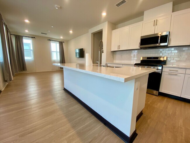 Building Photo - Modern 3-Bed, 3-Bath Home with Garage & Re...