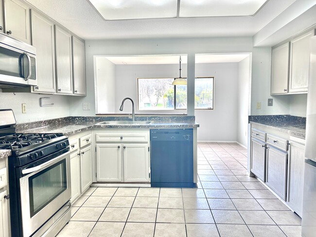 Building Photo - 1511 Sunrise Shadow Ct