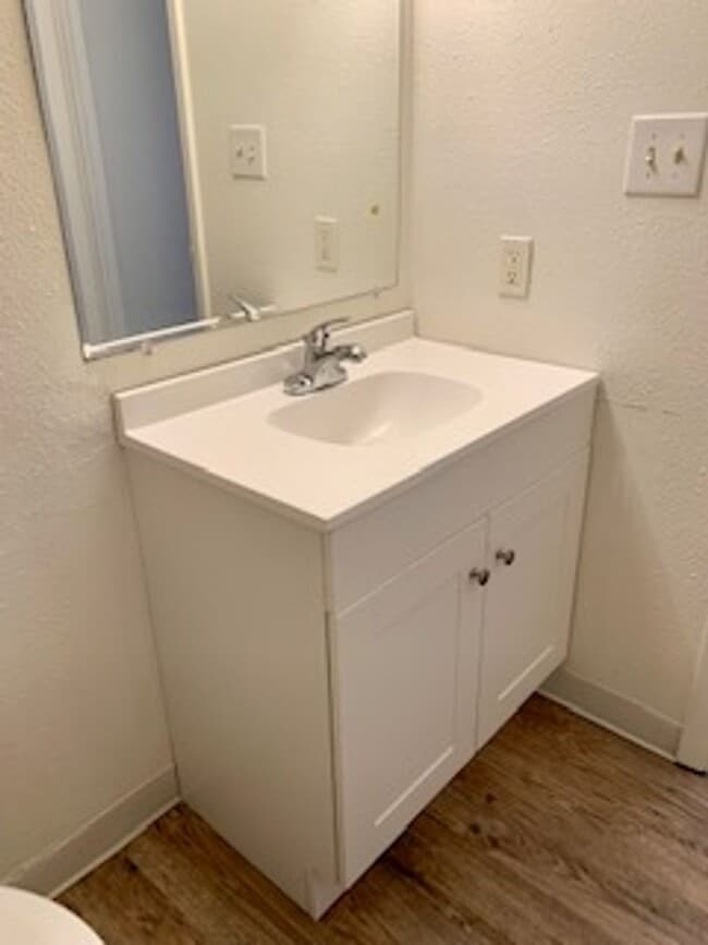 Building Photo - Two Bedroom Condo With Detached Garage in 4-Plex