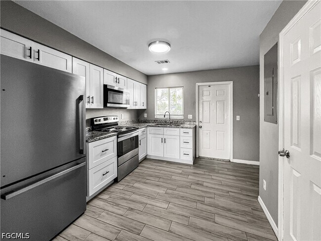 Building Photo - 121 Gordon Ave S