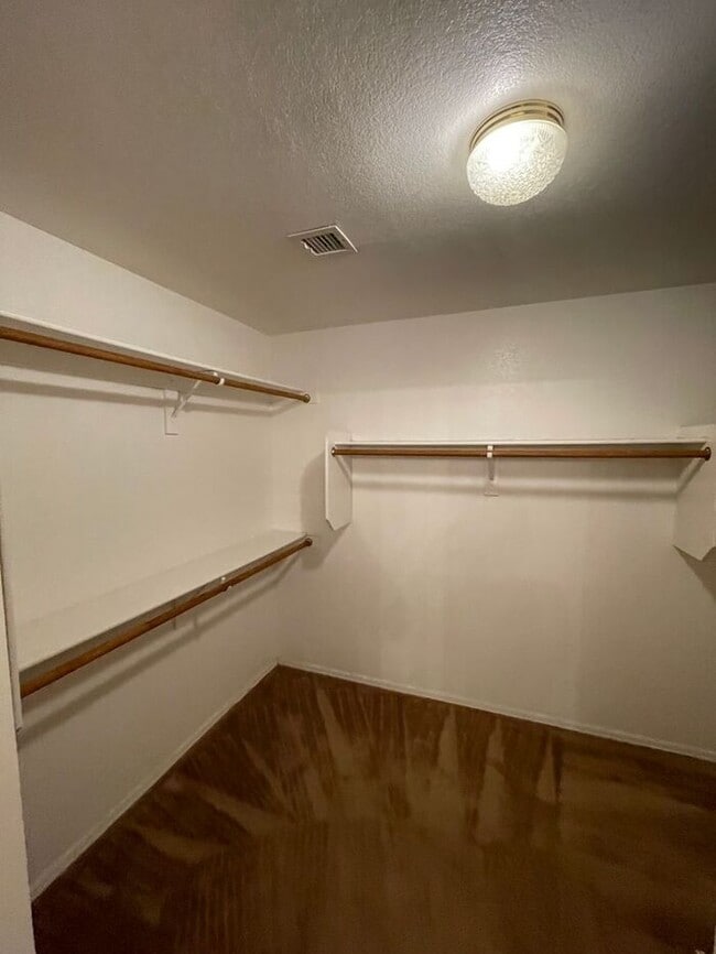 Building Photo - READY TO VIEW NOW! Beautiful 4 Bedroom 2 Bath Home in Phoenix!