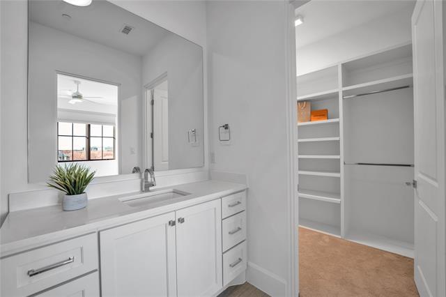 Building Photo - 5270 Town and Country Blvd