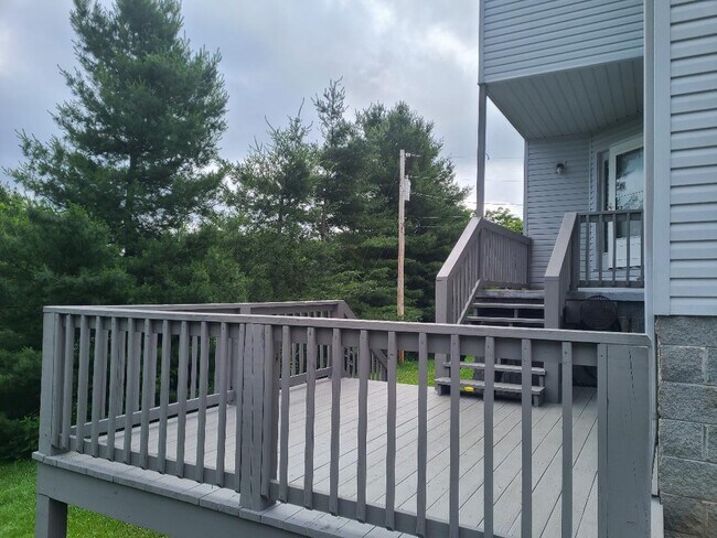 Porch 1 - 1526 Old Oak Ln