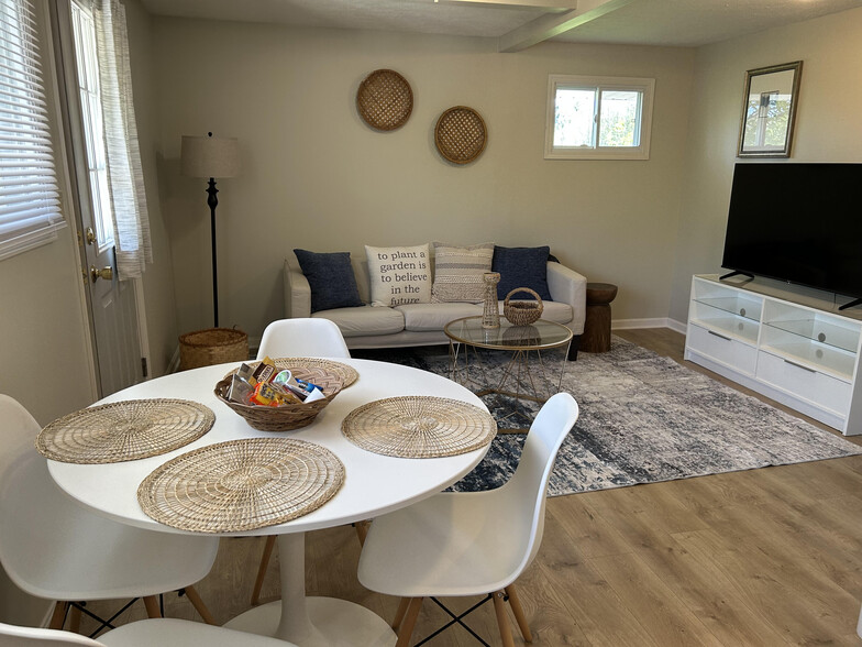 Living area - 690 Boston Mills Rd