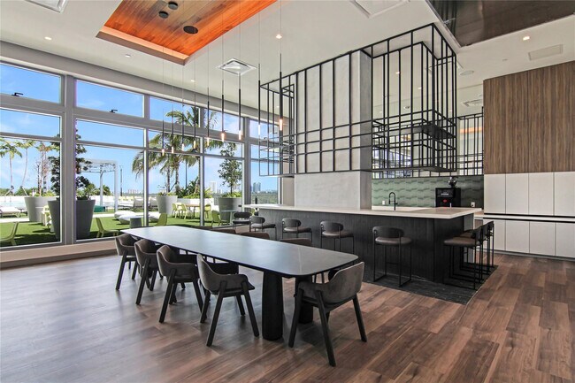 Building Photo - 1770 S Young Cir